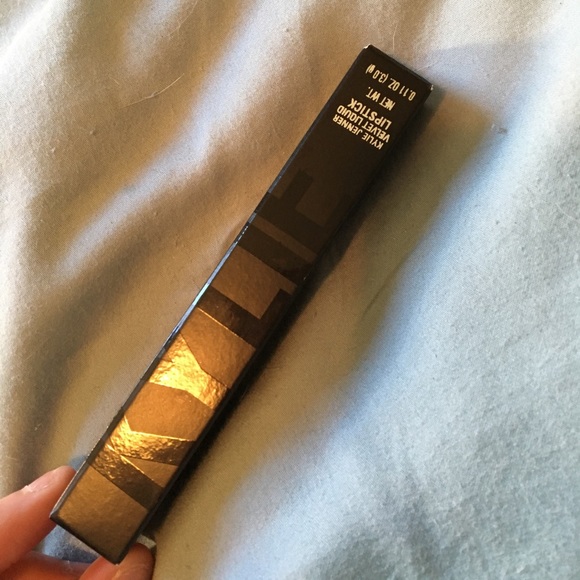 unused Kylie Jenner velvet liquid lipstick - Picture 2 of 4